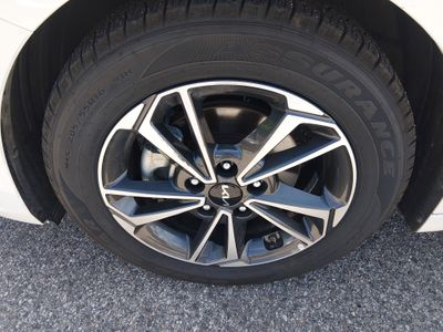 2024 Kia Forte - Photo 10