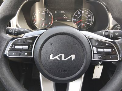 2024 Kia Forte - Photo 12