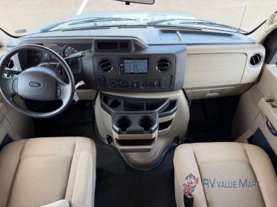 2018 Coachmen RV Freelander — photo 14 view