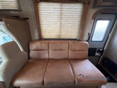 2018 Coachmen RV Freelander — photo 17 view