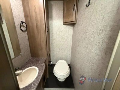 2018 Coachmen RV Freelander — photo 24 view