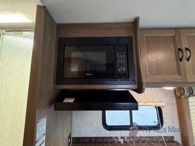 2018 Coachmen RV Freelander — photo 19 view