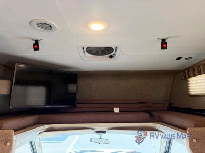 2018 Coachmen RV Freelander — photo 15 view