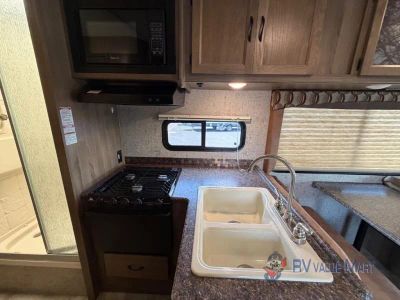 2018 Coachmen RV Freelander — photo 18 view