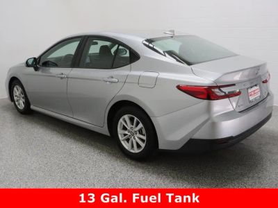 2025 Toyota Camry FWD - Photo 9