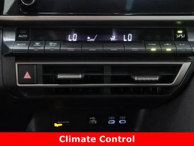 2025 Toyota Camry FWD - Photo 19