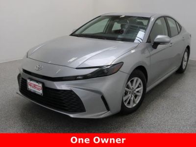 2025 Toyota Camry FWD - Photo 2