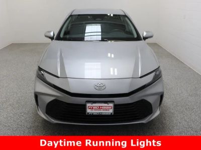 2025 Toyota Camry FWD - Photo 3