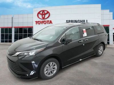 2026 Toyota Sienna XLE — front three-quarter view