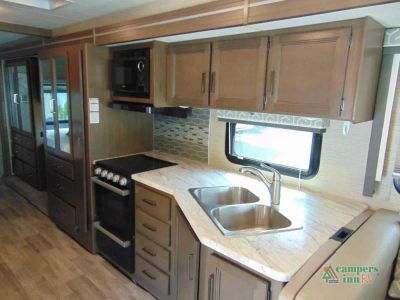2022 Thor Motor Coach Freedom Traveler — photo 21 view