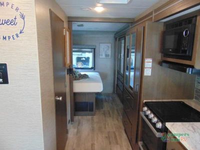 2022 Thor Motor Coach Freedom Traveler — photo 23 view