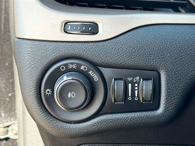 2016 Jeep Cherokee — photo 34 view