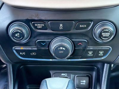2016 Jeep Cherokee — photo 33 view