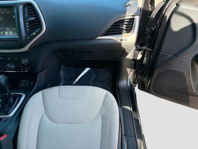 2016 Jeep Cherokee — photo 17 view