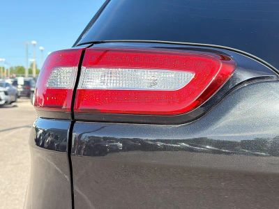 2016 Jeep Cherokee — photo 10 view