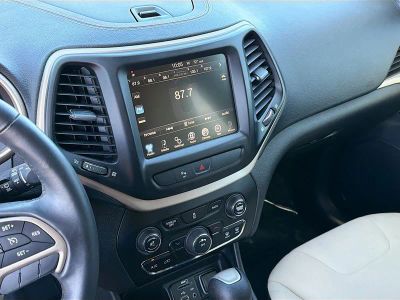 2016 Jeep Cherokee — photo 27 view