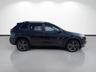 2016 Jeep Cherokee — side profile view