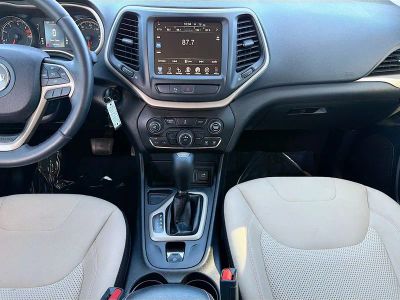 2016 Jeep Cherokee — photo 18 view