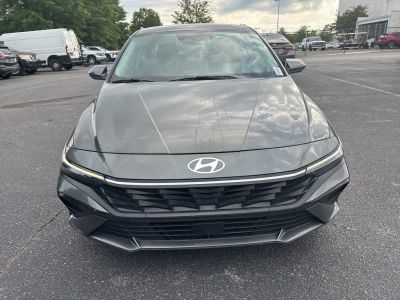 2025 Hyundai Elantra - Photo 9