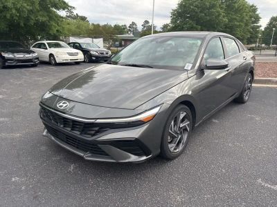 2025 Hyundai Elantra - Photo 8