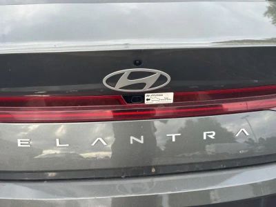 2025 Hyundai Elantra - Photo 5