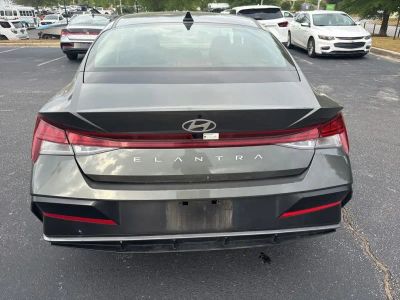 2025 Hyundai Elantra - Photo 4