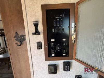 2018 Keystone RV Cougar — photo 26 view