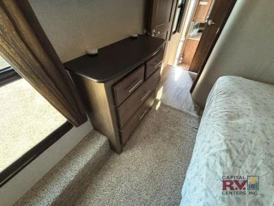 2018 Keystone RV Cougar — photo 37 view