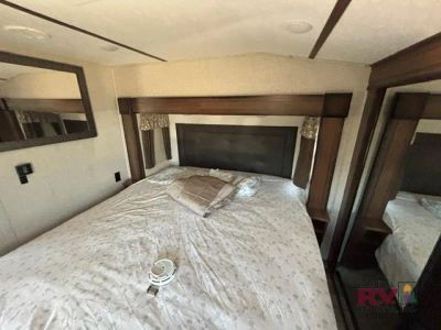 2018 Keystone RV Cougar — photo 33 view