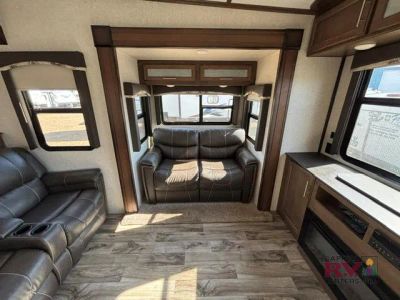 2018 Keystone RV Cougar — photo 19 view