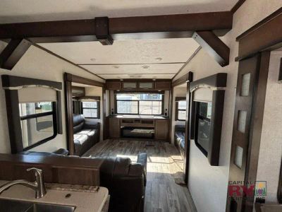 2018 Keystone RV Cougar — photo 17 view