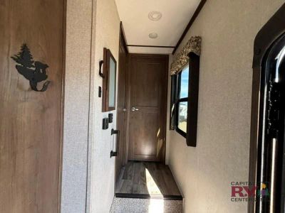 2018 Keystone RV Cougar — photo 25 view