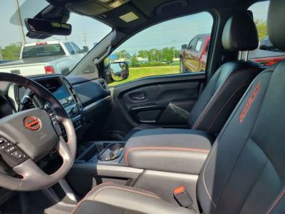 2024 Nissan Titan — photo 11 view