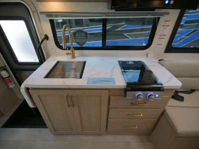2027 Thor Motor Coach CHATEAU — photo 9 view