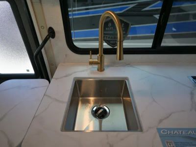 2027 Thor Motor Coach CHATEAU — photo 11 view