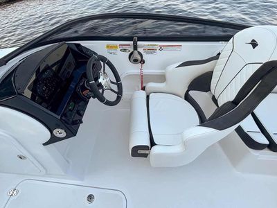 2026 Stingray 23 OSX — engine compartment view