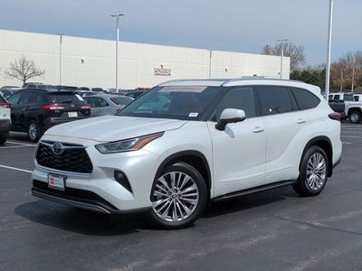 2025 Toyota Highlander - Photo 2