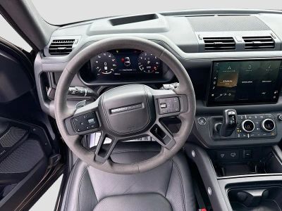 2023 Land Rover Defender — photo 17 view