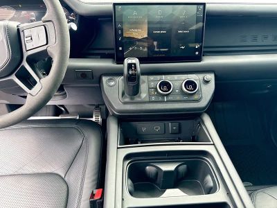 2023 Land Rover Defender — photo 19 view