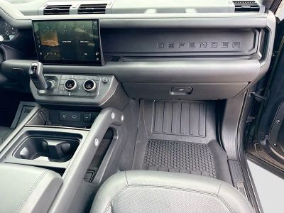 2023 Land Rover Defender — photo 18 view