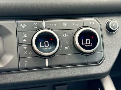 2023 Land Rover Defender — photo 34 view