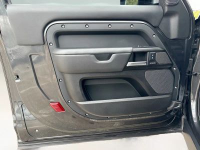 2023 Land Rover Defender — photo 21 view