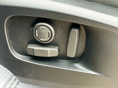 2023 Land Rover Defender — photo 24 view