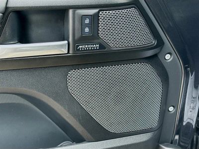 2023 Land Rover Defender — photo 23 view