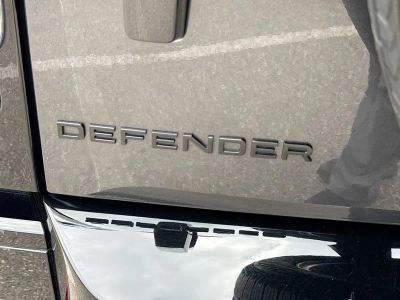 2023 Land Rover Defender — photo 11 view