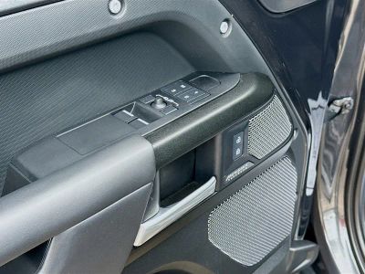 2023 Land Rover Defender — photo 22 view