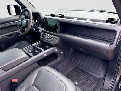 2023 Land Rover Defender — photo 14 view