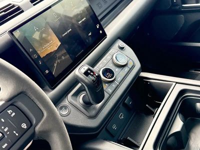 2023 Land Rover Defender — photo 27 view