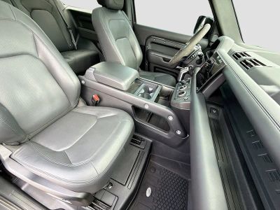 2023 Land Rover Defender — photo 15 view
