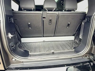2023 Land Rover Defender — photo 12 view